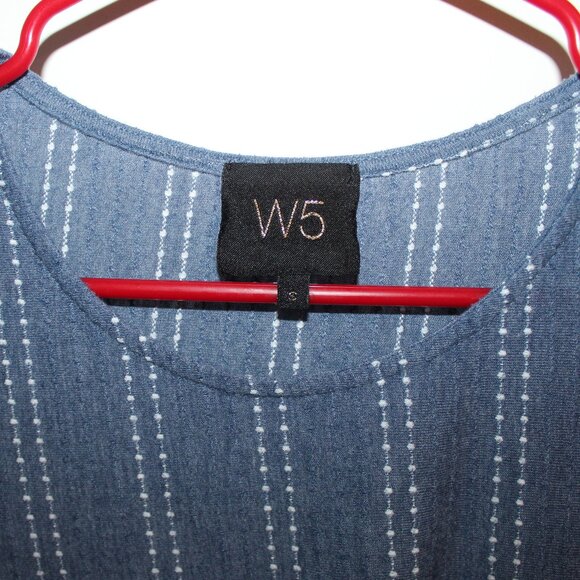 W5 by Anthropologie women's Blue White Short Sleeve Top. Knot in front - Picture 2 of 3